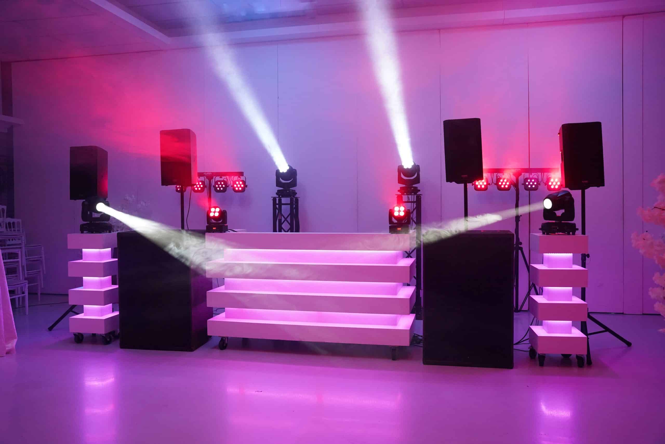 DJ Show_Drive-in Show_Bruiloft Verjaardag Bedrijfsfeest_AnyParty_Pakket2_FeestBrigadierPakket-min